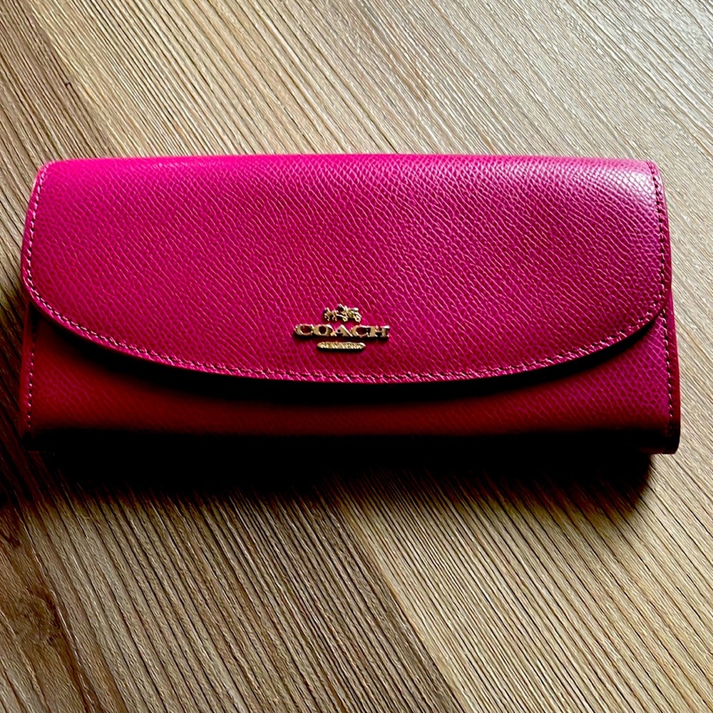 Coach wallet ..good condition no wear or stains